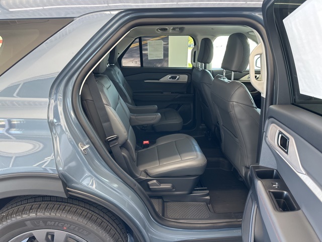 2025 Ford Explorer photo 35