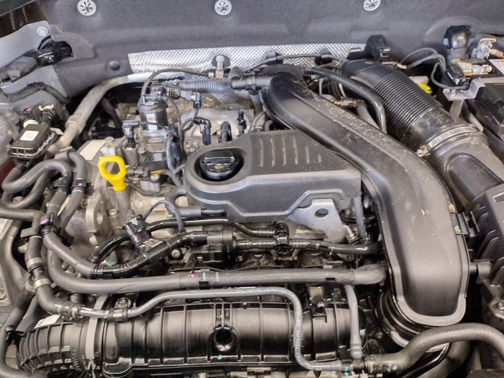 2024 Volkswagen Taos SEL photo 6
