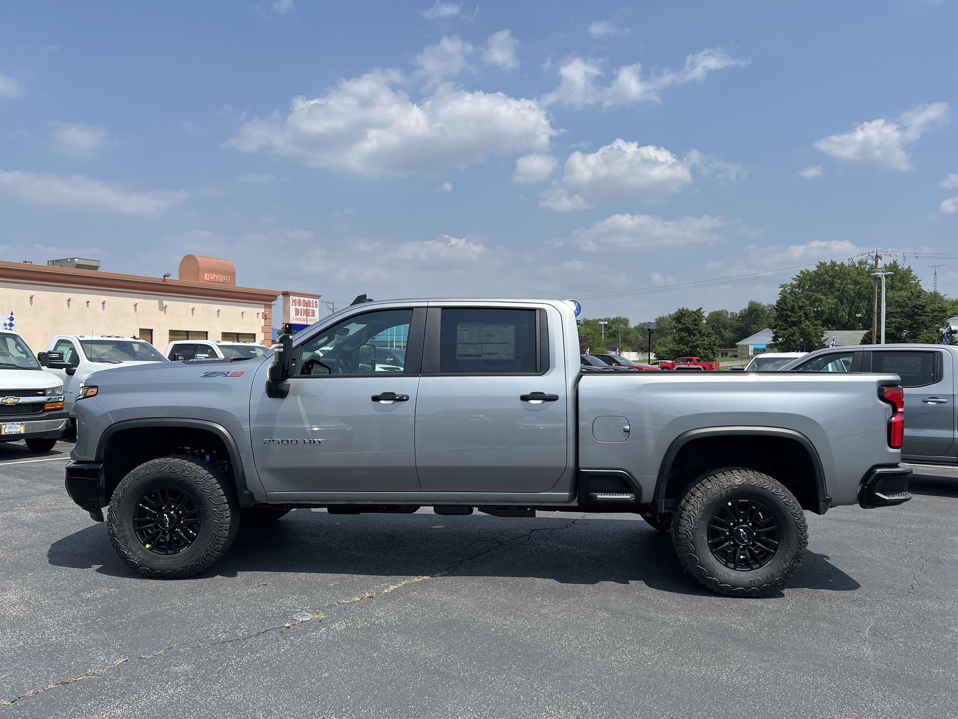2025 Chevrolet Silverado 2500HD ZR2 photo 2