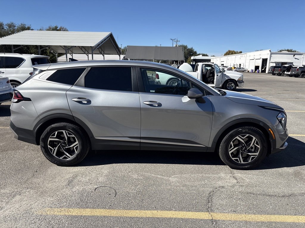 2023 Kia Sportage LX photo 2