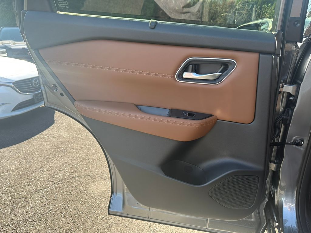 2026 Nissan Rogue Platinum photo 22