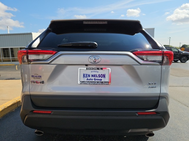 2024 Toyota RAV4 XLE Premium photo 7
