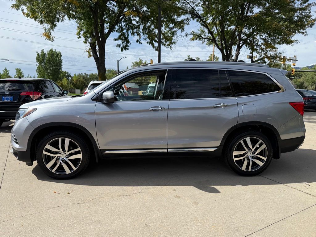 2016 Honda Pilot Elite photo 2