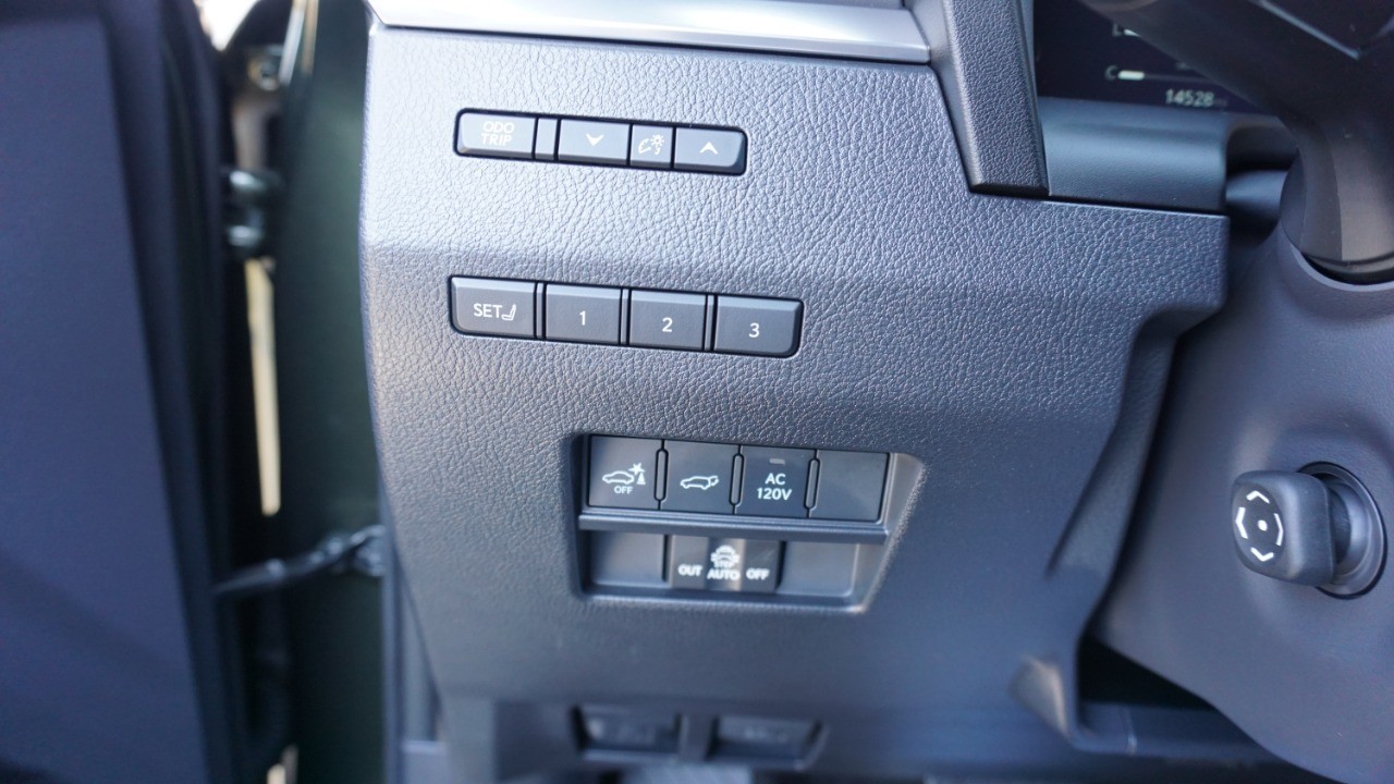2024 Lexus GX 550 Luxury photo 17