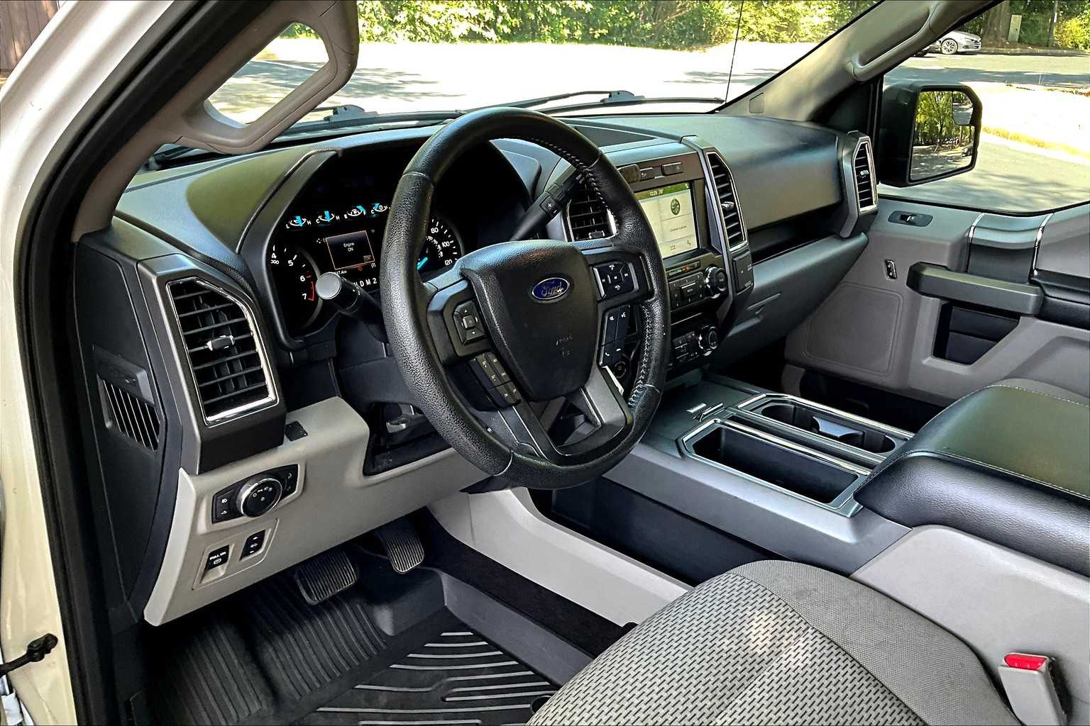 2016 Ford F-150 XLT photo 16