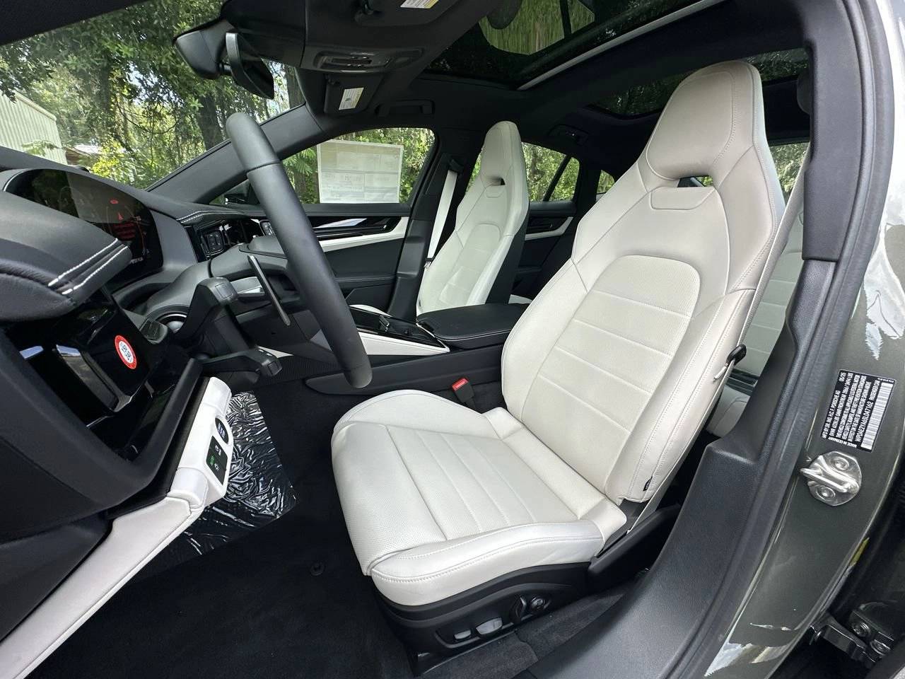 2025 Porsche Panamera E-Hybrid 4 photo 13