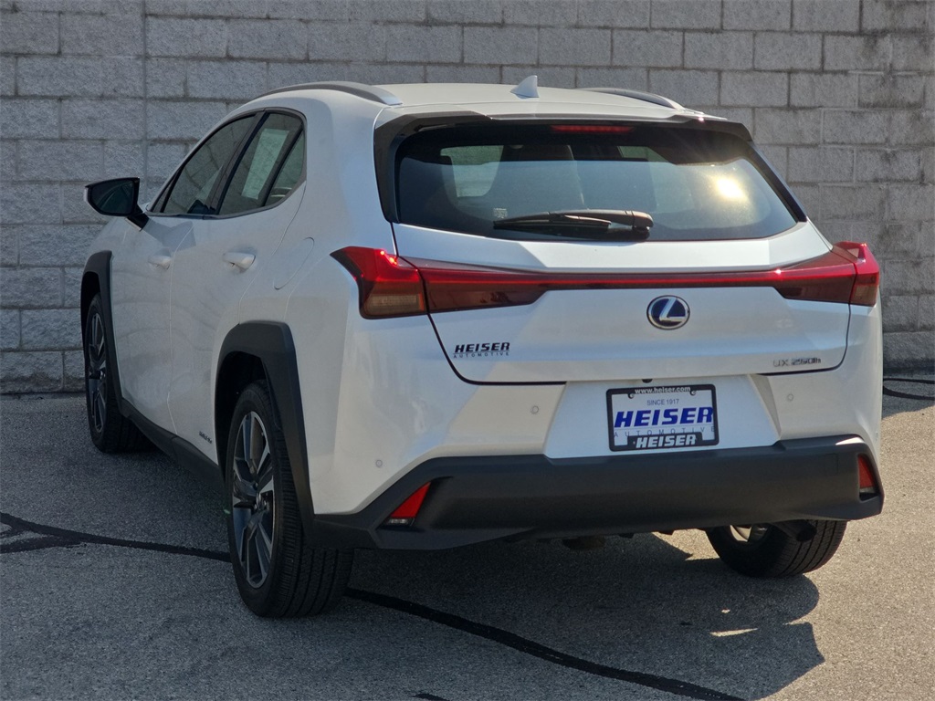 2022 Lexus UX 250h photo 11
