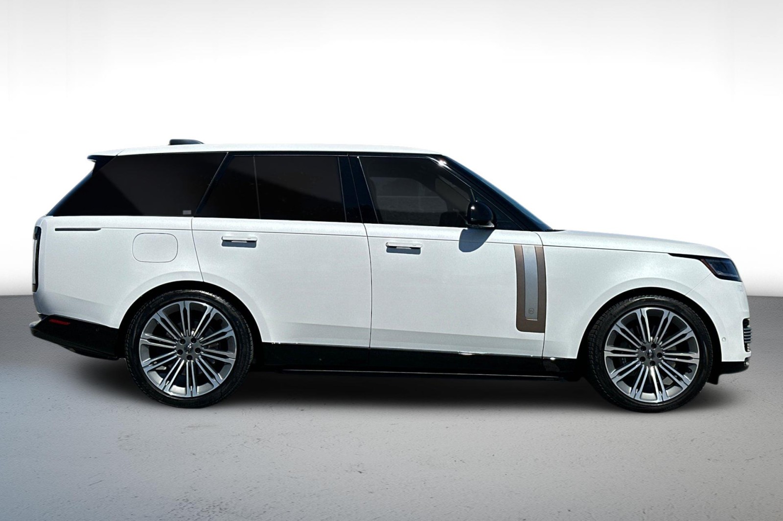 2024 Land Rover Range Rover SV photo 10