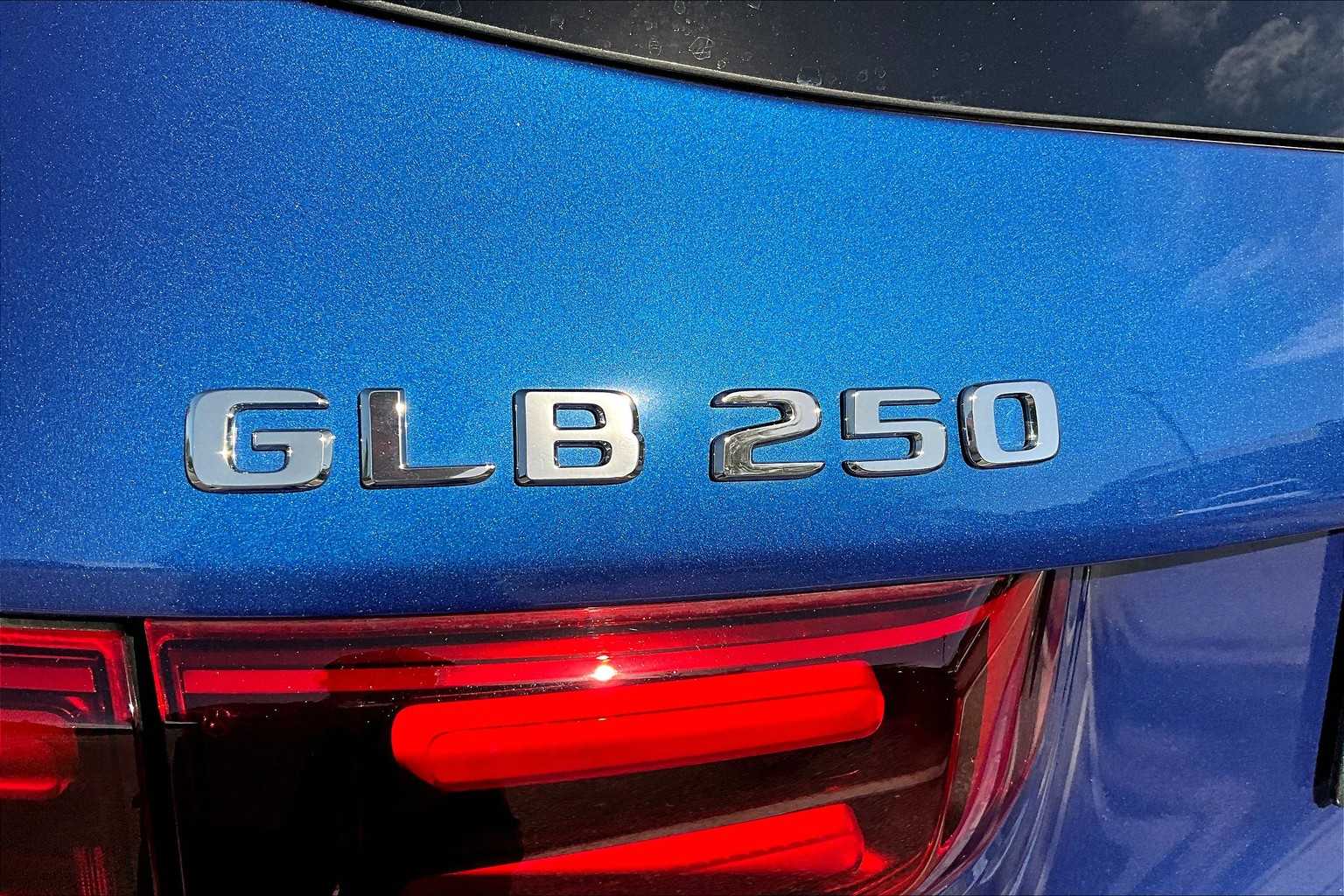 2025 Mercedes Benz GLB 250 photo 9