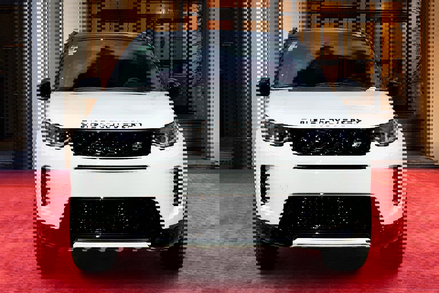2025 Land Rover Discovery Sport Dynamic SE photo 2
