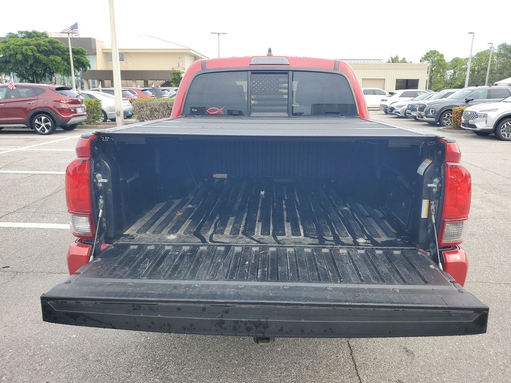2022 Toyota Tacoma SR5 photo 18