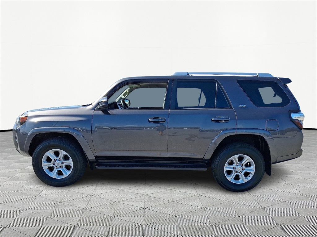 2016 Toyota 4Runner SR5 photo 4