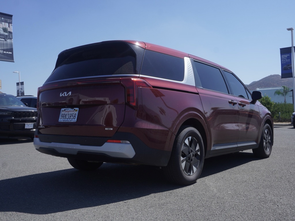 2025 Kia Carnival LXS photo 3