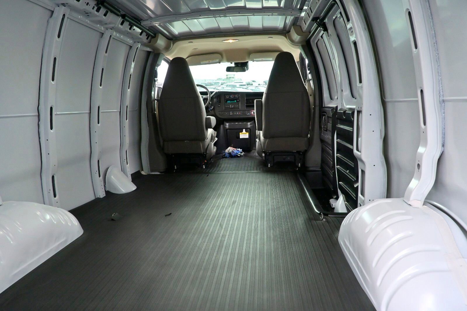 2025 Chevrolet Express Cargo Van Work photo 5