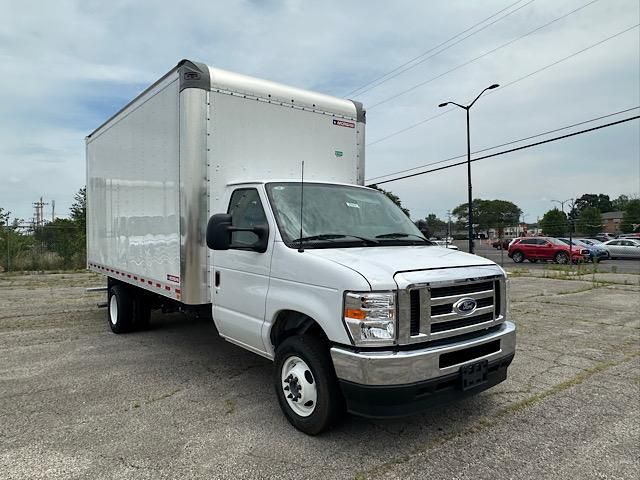 2024 Ford E-450 Cutaway photo 17
