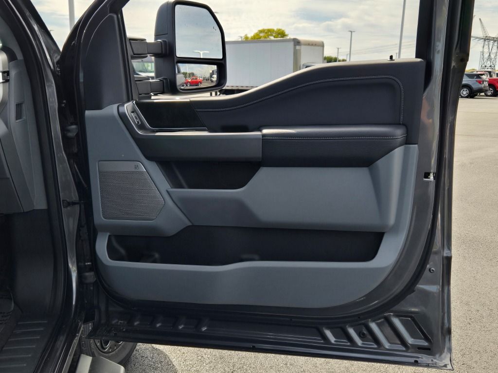 2026 Ford F-350 photo 4