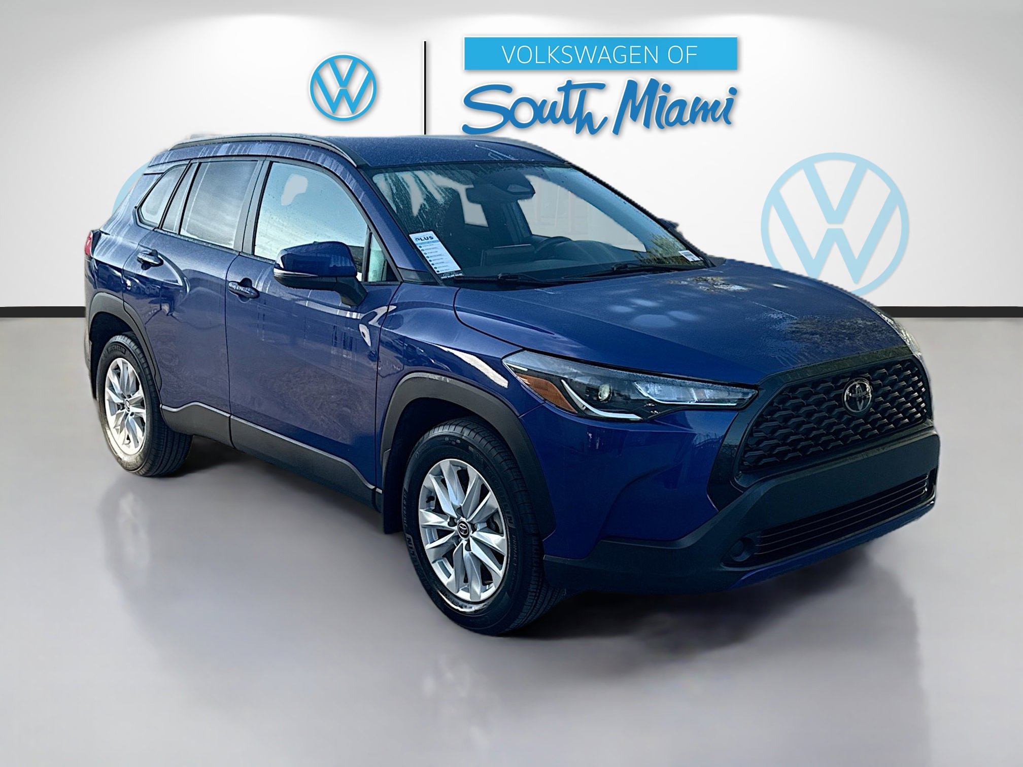 2024 Toyota Corolla Cross LE's photo