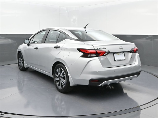 2025 Nissan Versa 1.6 S photo 4