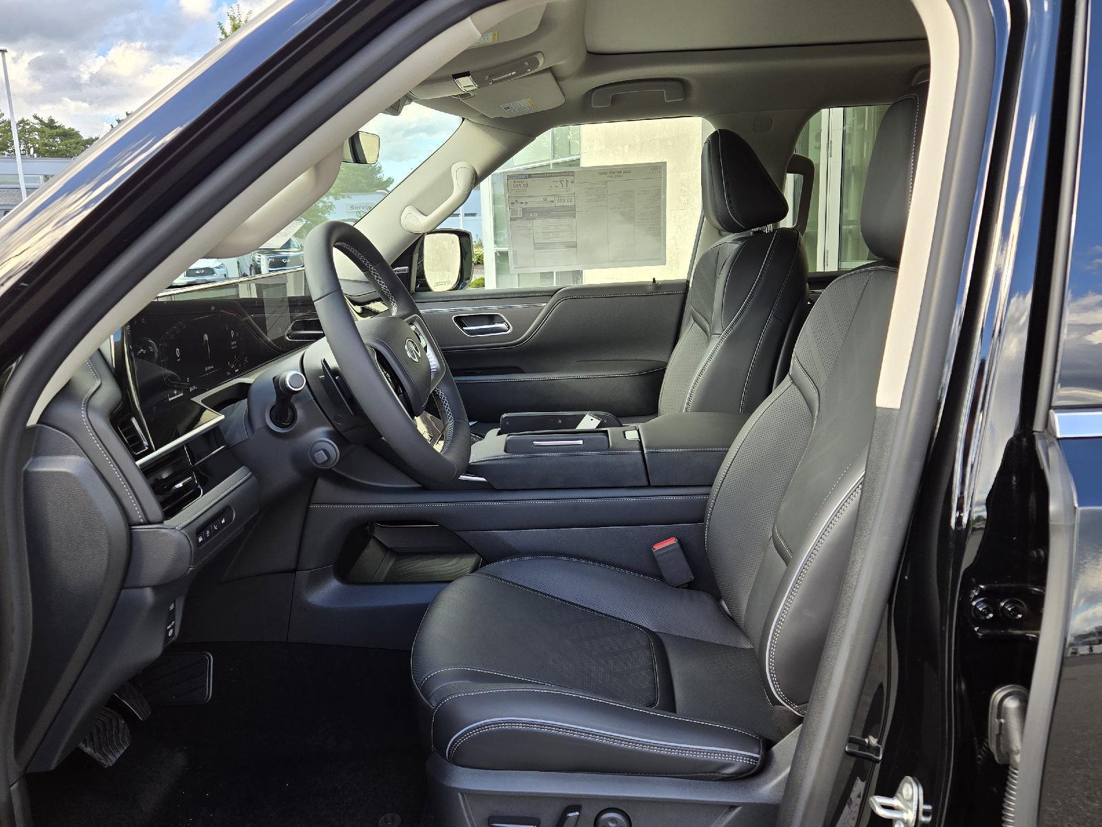 2026 Infiniti QX80 Luxe photo 3