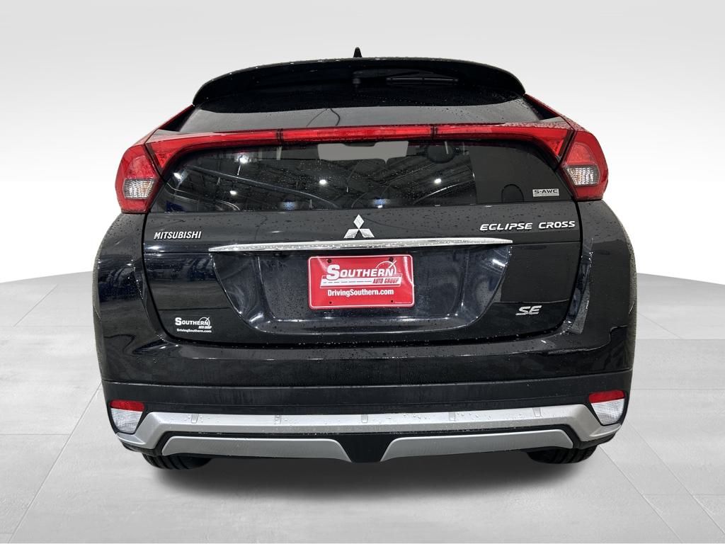 2018 Mitsubishi Eclipse Cross LE photo 3