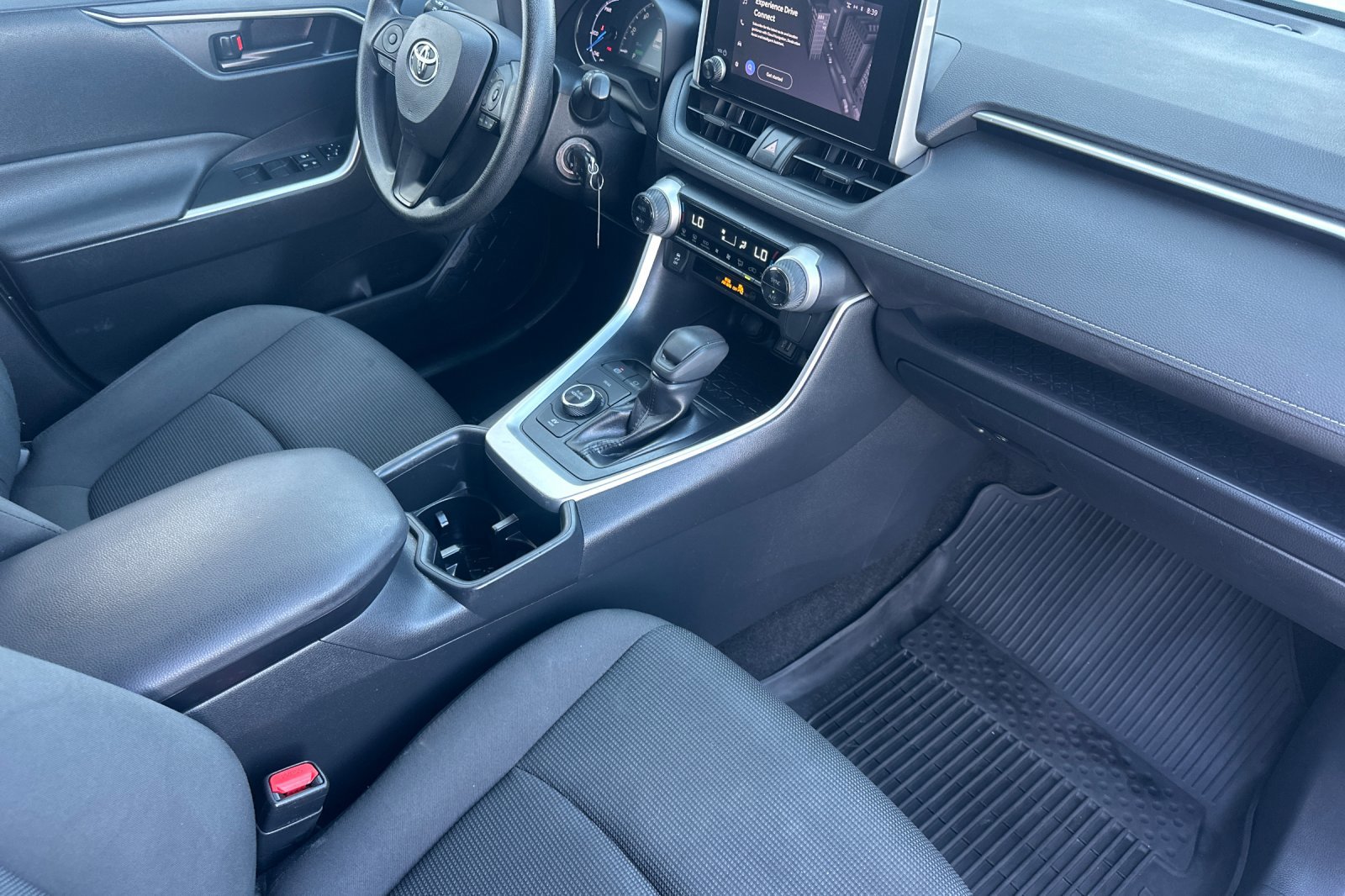 2023 Toyota RAV4 Hybrid LE photo 16