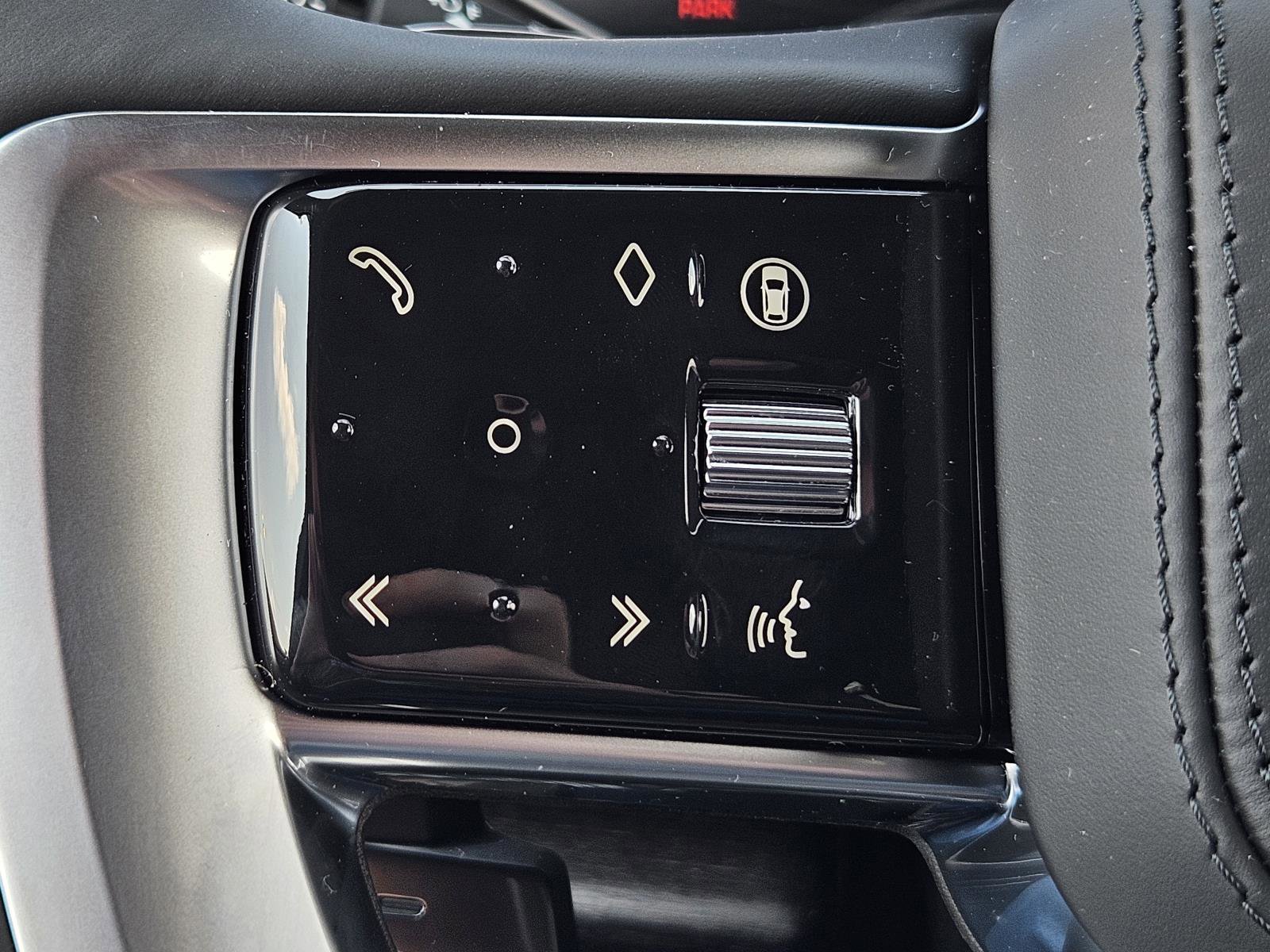 2025 Land Rover Range Rover SE photo 13