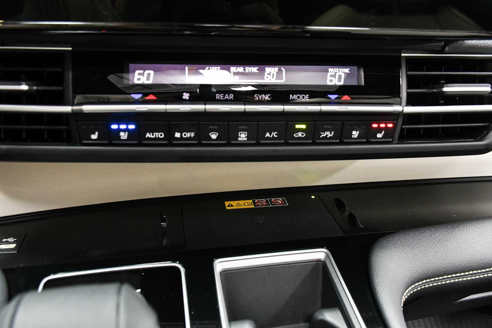 2025 Toyota Sienna Platinum photo 18