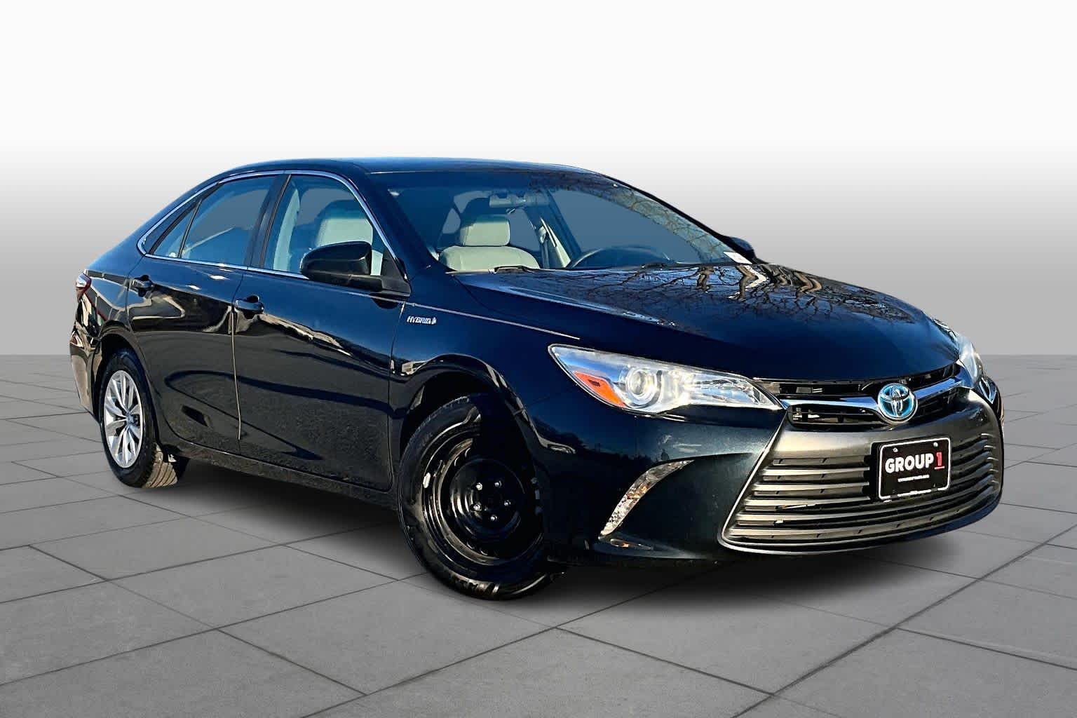 2016 Toyota Camry Hybrid LE photo 2
