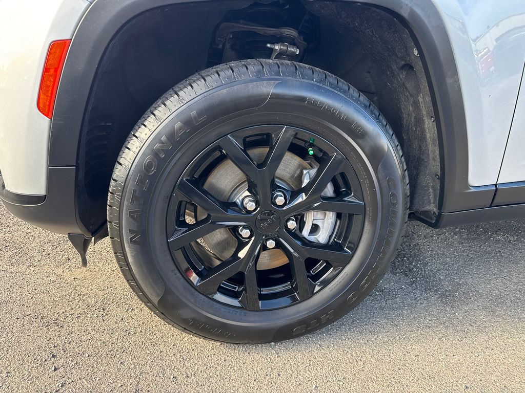 2024 Jeep Grand Cherokee Altitude photo 8
