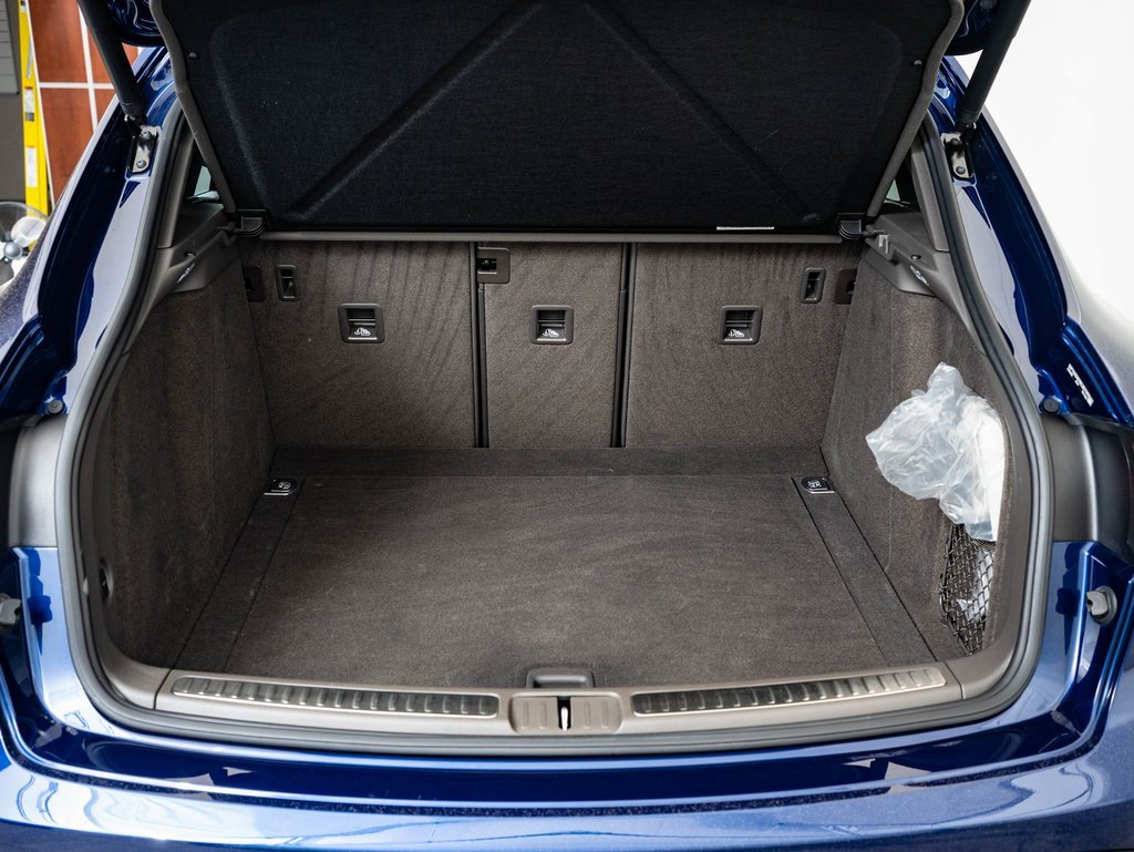 2024 Porsche Macan T photo 17