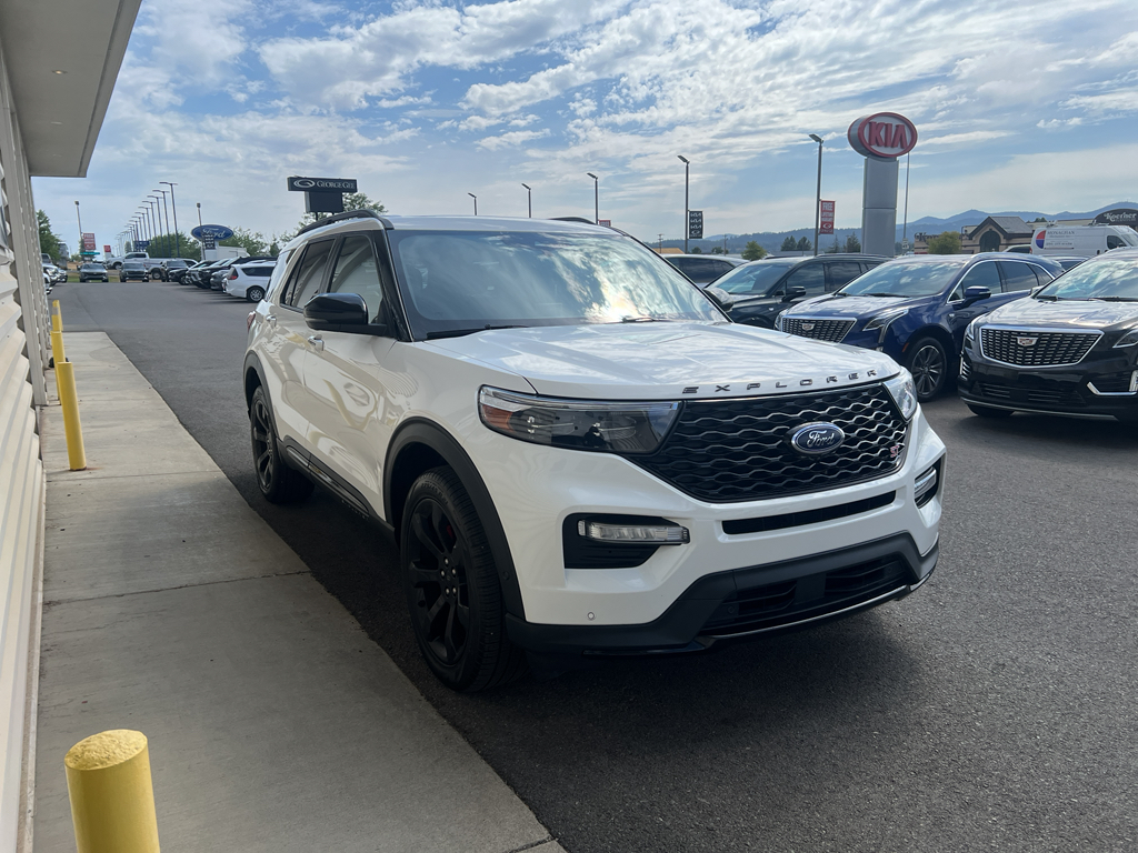 2022 Ford Explorer ST photo 2