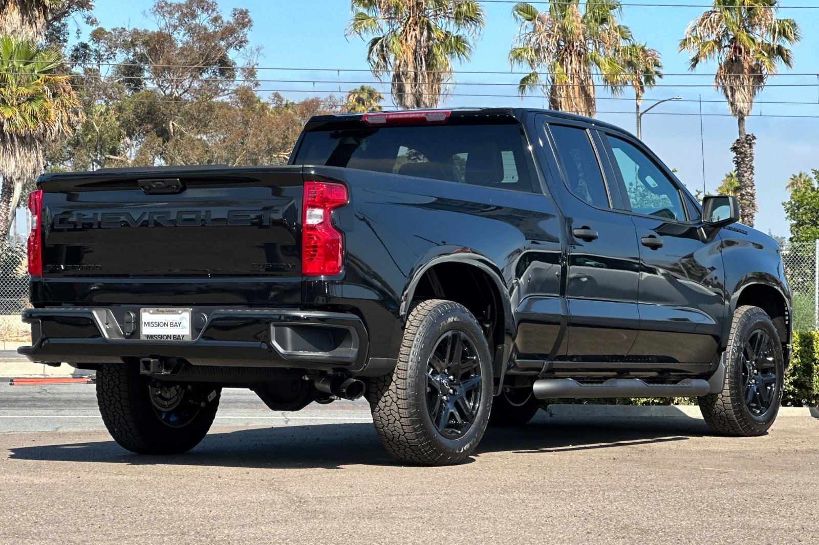 2025 Chevrolet Silverado 1500 Custom photo 4