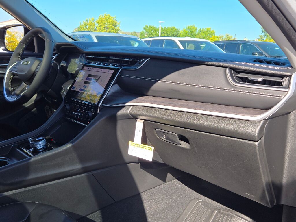2024 Jeep Grand Cherokee Limited photo 7