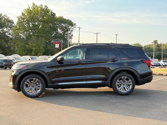 2025 Ford Explorer photo 4