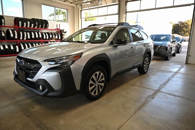 2025 Subaru Outback Premium photo 2