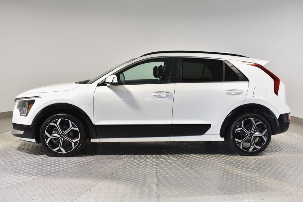 2023 Kia Niro SX Touring photo 2