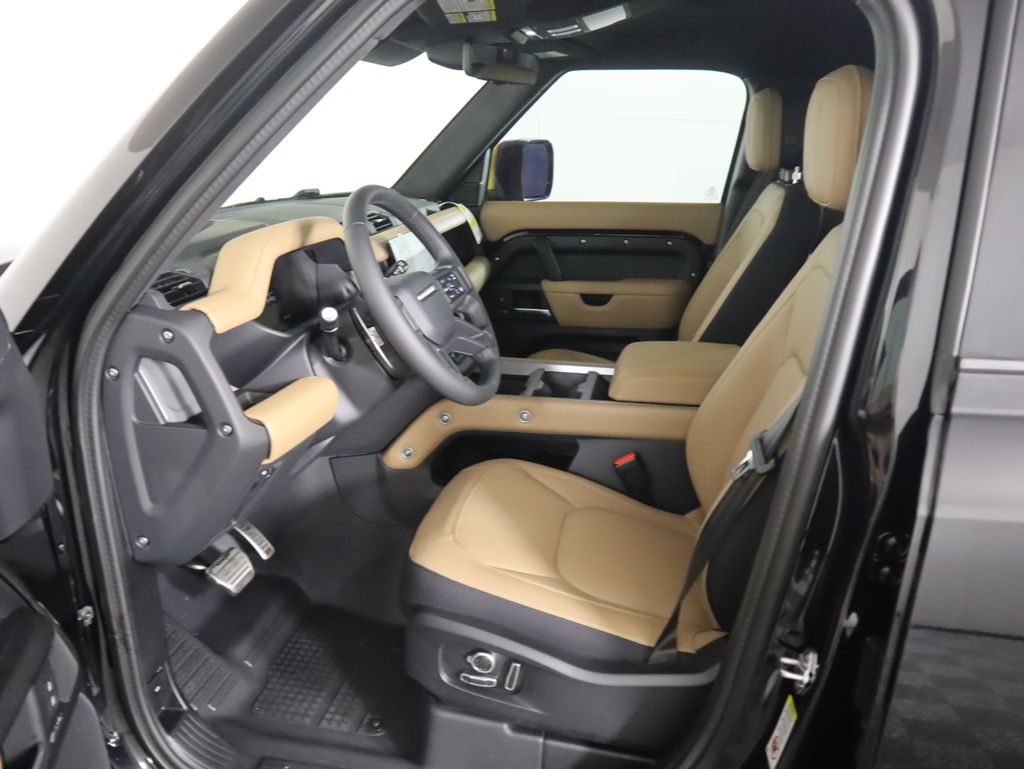 2025 Land Rover Defender 130 V8 photo 19