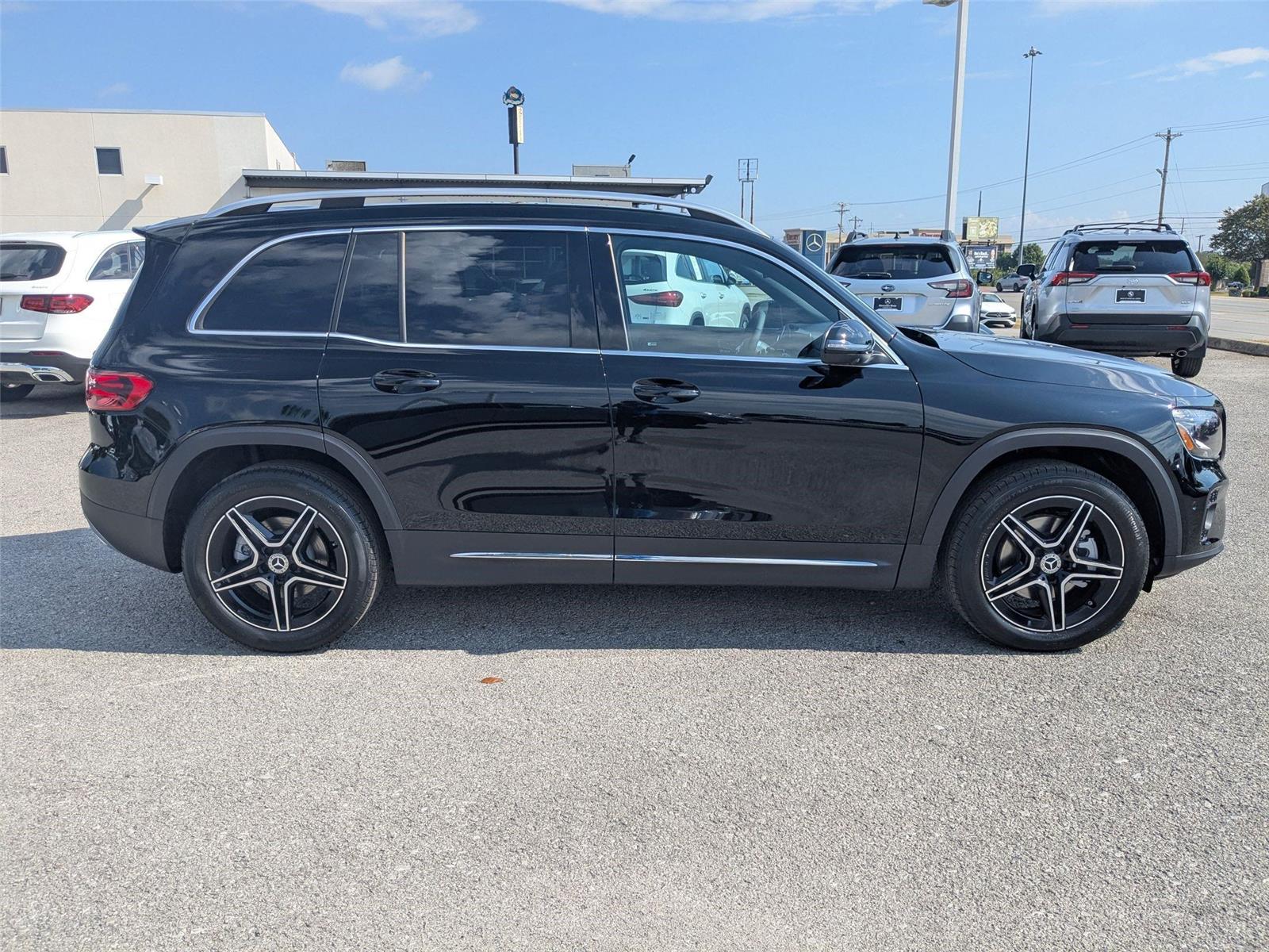 2026 Mercedes Benz GLB 250 4MATIC photo 3