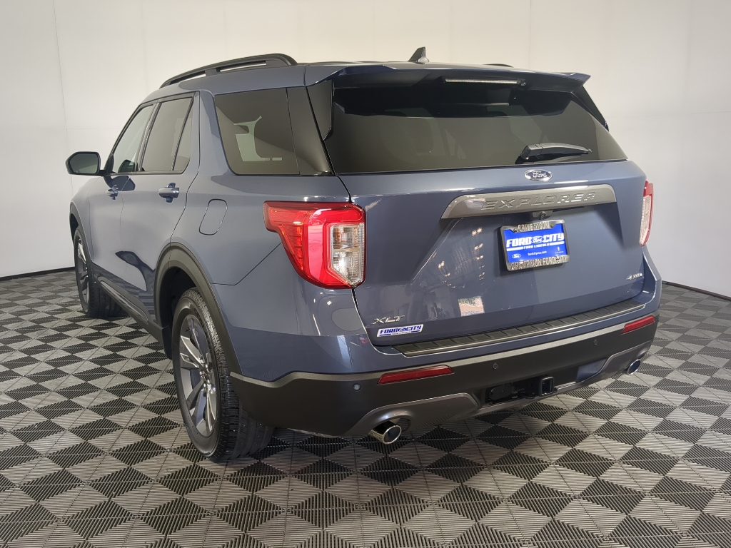 2021 Ford Explorer XLT photo 2