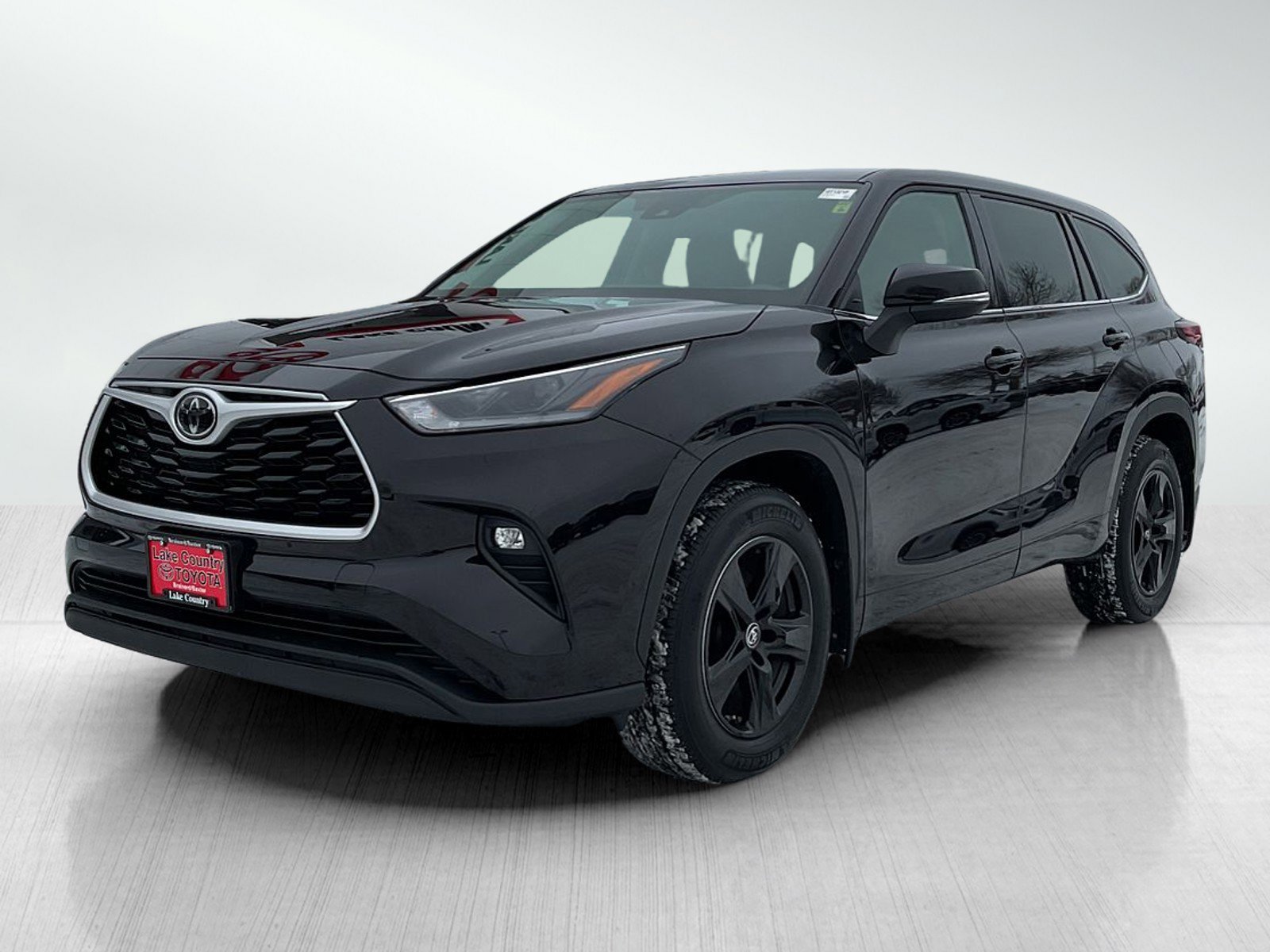 2021 Toyota Highlander LE's photo