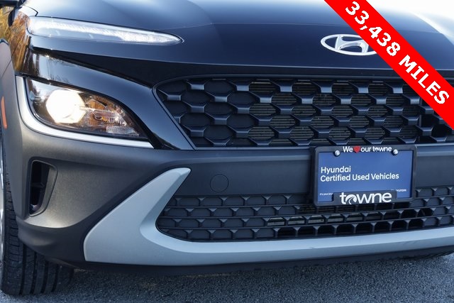 2023 Hyundai Kona SEL photo 2