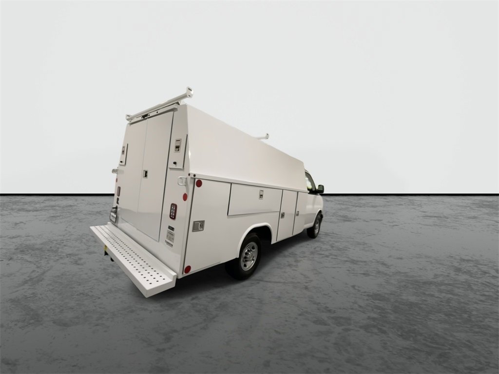 2025 Chevrolet Express Cutaway 3500 photo 3