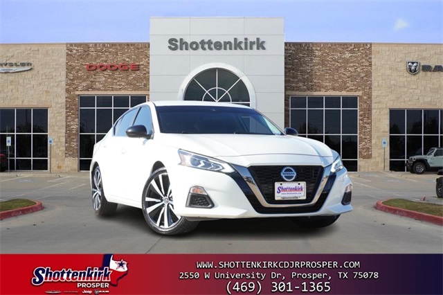 2020 Nissan Altima SR's photo