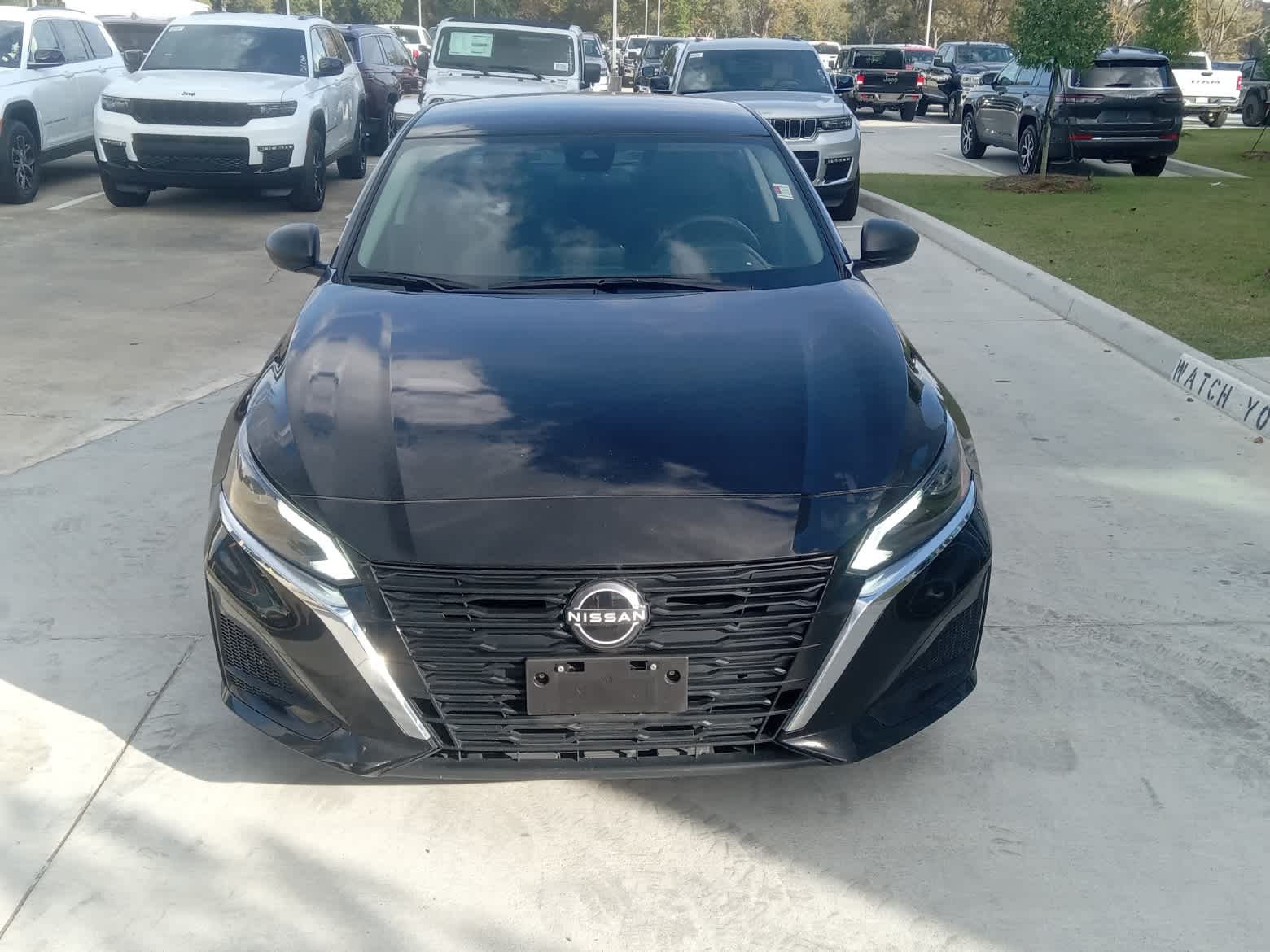 2024 Nissan Altima 2.5 SV photo 2