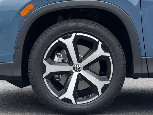 2025 Volkswagen Tiguan SE photo 4