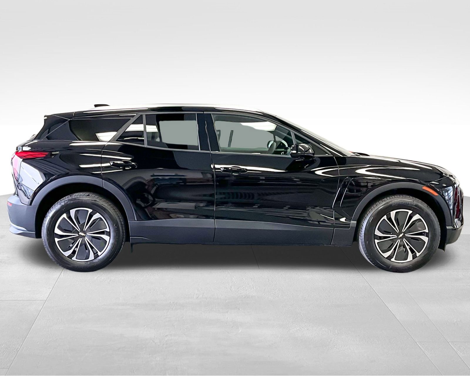 2025 Chevrolet Blazer EV photo 4