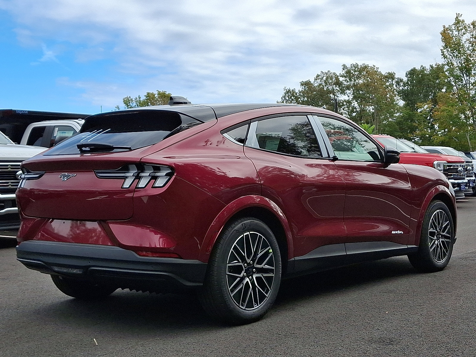 2025 Ford Mustang Mach-E Premium photo 4