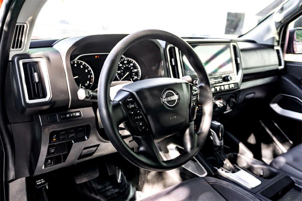 2025 Nissan Frontier SV photo 15