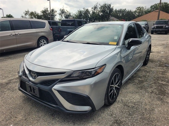 2023 Toyota Camry SE photo 3