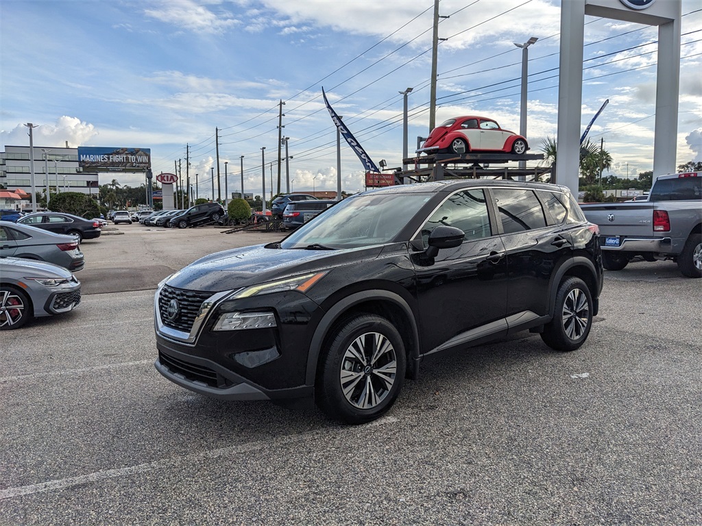 2022 Nissan Rogue SV photo 2